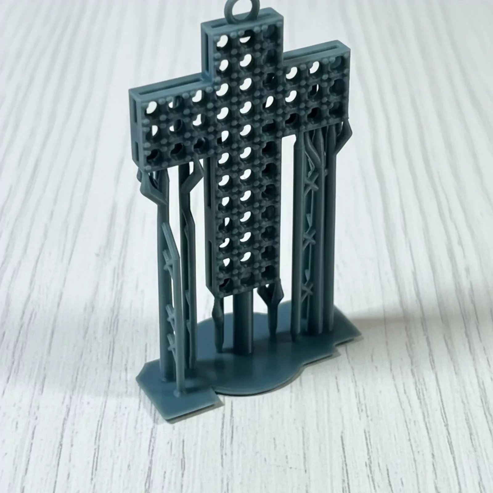 Cruz en resina fundible